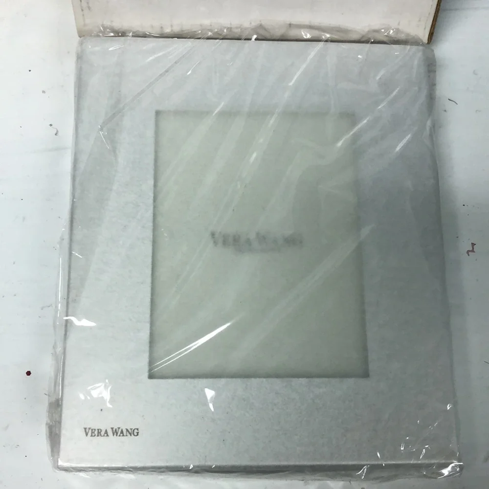 Lot of 2 Vera Wang Silver Plated Metal‎ Frame  3” x 5” Retired New #T834454VW